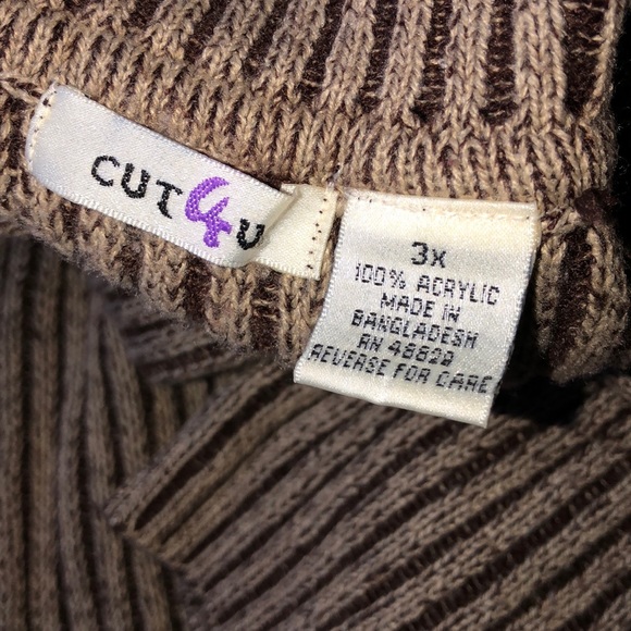 NWOT sweater 💕 - Picture 3 of 4